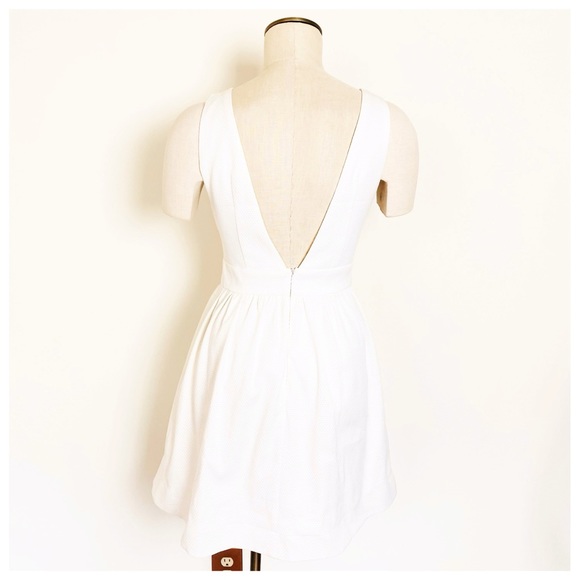 Minuet V-Neck Sleeveless A-Line Dress White Small - Picture 4 of 8